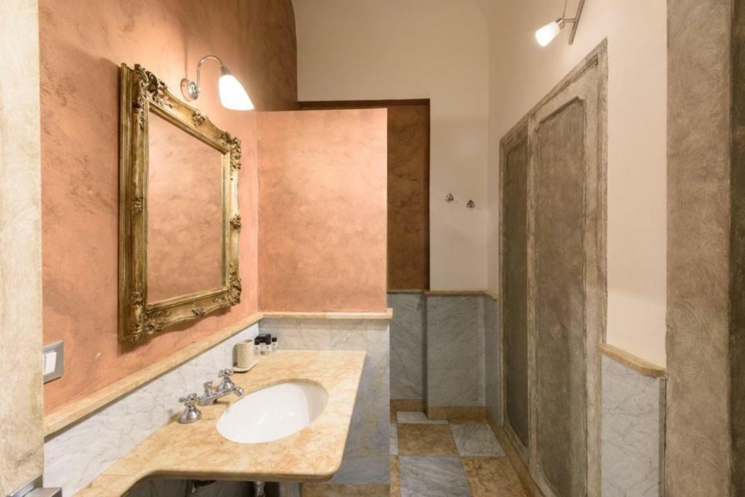 Secret Suite: A Dream Came True In Флоренция Экстерьер фото